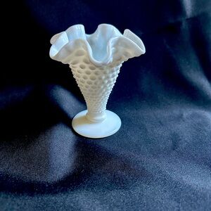 Vintage white milk glass hobnail pretty fluted edge small vase EUC flower vase